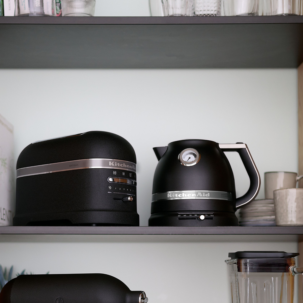 KitchenAid Artisan Frühstücksset inkl. Wasserkocher 5KEK1522, 2 Scheiben Toaster 5KMT2204 und Brötchenaufsatz